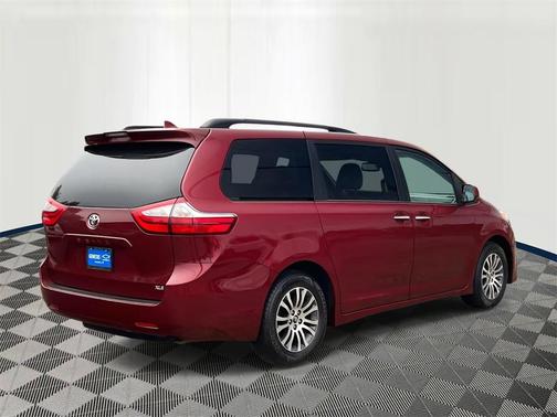 2018 Toyota Sienna XLE