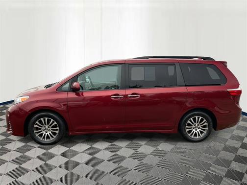 2018 Toyota Sienna XLE