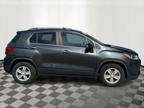 Nightfall Gray Metallic 2017 Chevrolet Trax LT