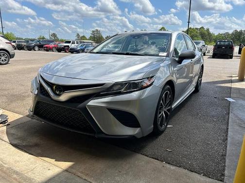 Celestial Silver Metallic 2020 Toyota Camry SE