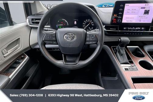 2024 Toyota Sienna LE 8 PASSENGER