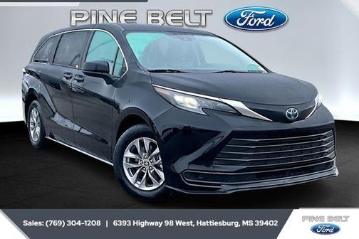 2024 Toyota Sienna LE 8 PASSENGER