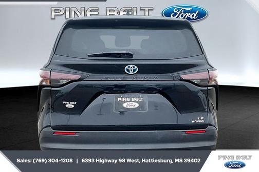 2024 Toyota Sienna LE 8 PASSENGER