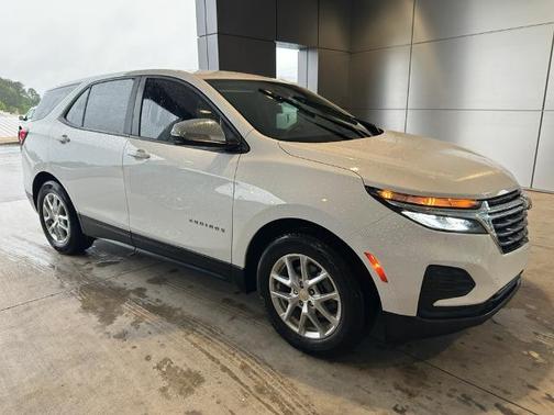 Summit White 2022 Chevrolet Equinox LS