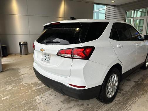 Summit White 2022 Chevrolet Equinox LS