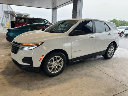 Summit White 2022 Chevrolet Equinox LS