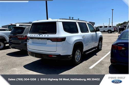 2023 Jeep Wagoneer BASE