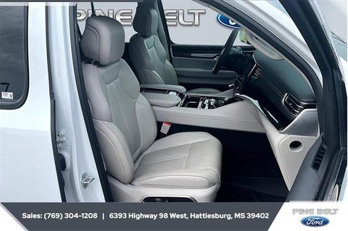 2023 Jeep Wagoneer BASE