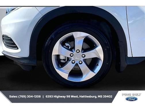 Platinum White Pearl 2022 Honda HR-V LX