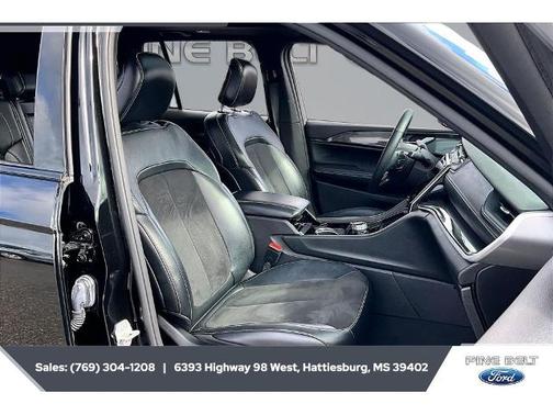 Diamond Black 2022 Jeep Grand Cherokee LAREDO