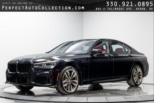 Black Sapphire Metallic 2022 BMW M760 xDrive