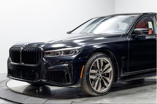 Black Sapphire Metallic 2022 BMW M760 xDrive