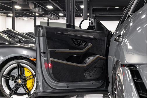 2023 Lamborghini Urus Performante