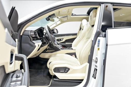 Bianco Icarus Metallic 2020 Lamborghini Urus 4D Sport Utility