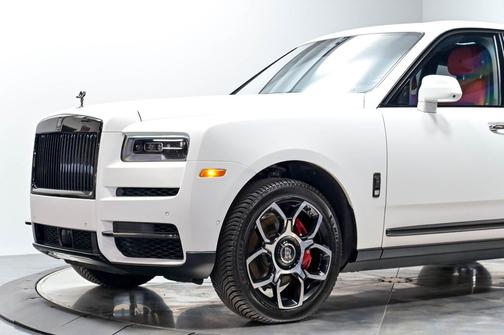 Arctic White 2021 Rolls-Royce Cullinan Black Badge