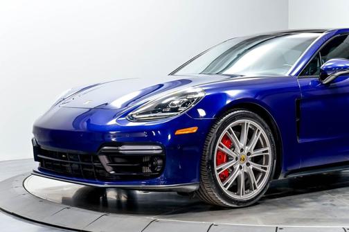 Gentian Blue Metallic 2020 Porsche Panamera GTS
