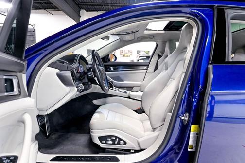 Gentian Blue Metallic 2020 Porsche Panamera GTS