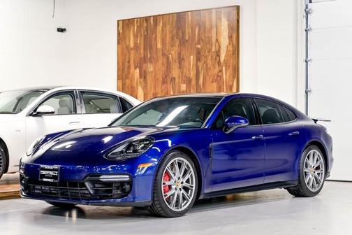 Gentian Blue Metallic 2020 Porsche Panamera GTS