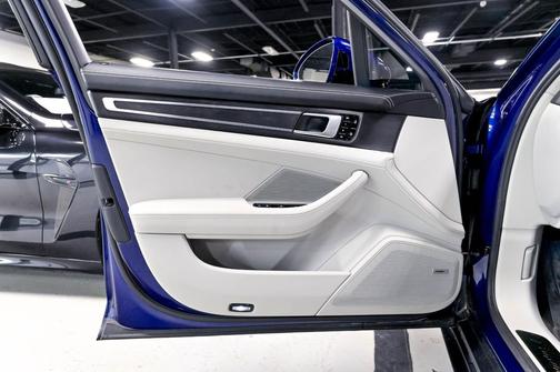 Gentian Blue Metallic 2020 Porsche Panamera GTS