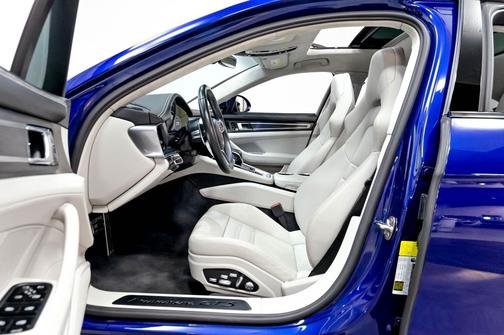 Gentian Blue Metallic 2020 Porsche Panamera GTS