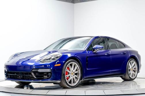 Gentian Blue Metallic 2020 Porsche Panamera GTS
