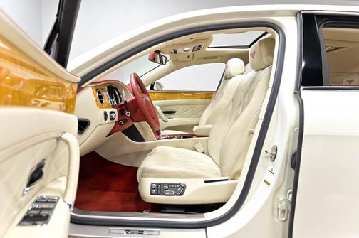 Ghost White Pearlescent 2016 Bentley Flying Spur W12