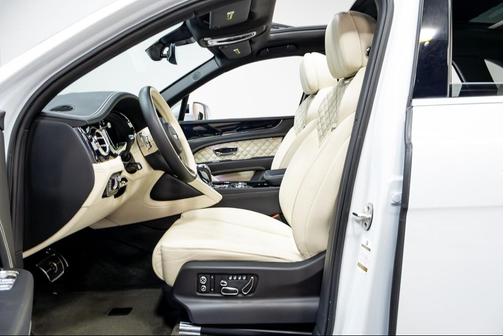 Ice Metallic 2021 Bentley Bentayga V8