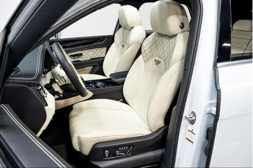 Ice Metallic 2021 Bentley Bentayga V8
