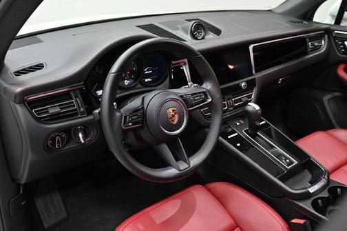 2023 Porsche Macan Base