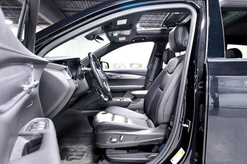 Stellar Black Metallic 2022 Cadillac XT6 Luxury FWD