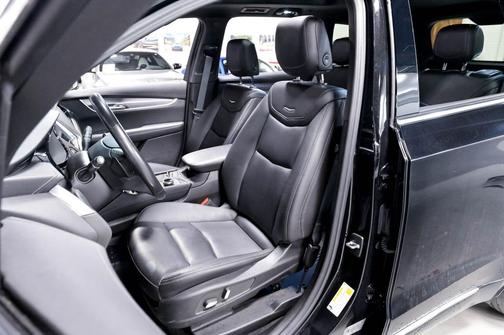Stellar Black Metallic 2022 Cadillac XT6 Luxury FWD