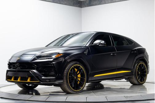 2022 Lamborghini Urus Graphite Capsule