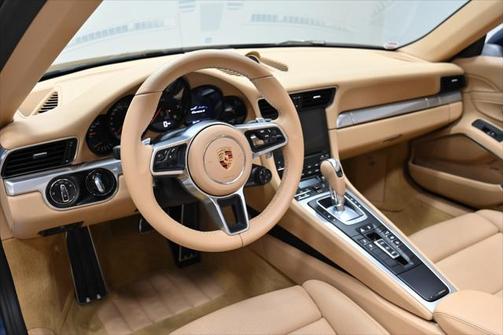 2017 Porsche 911 Carrera 4