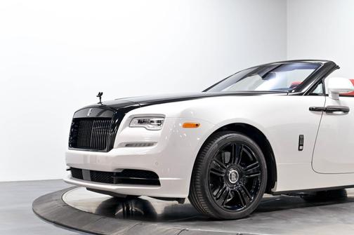Commissioned Collection Arctic White / Jubilee Silver 2017 Rolls-Royce Dawn