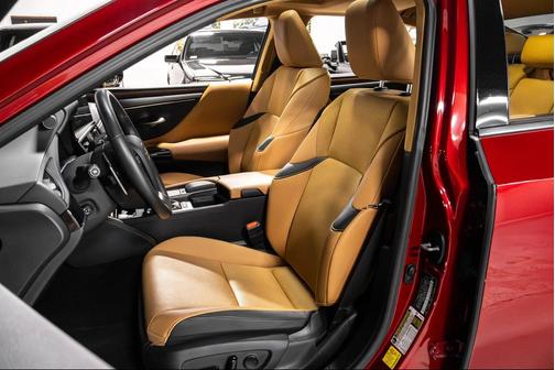 2022 Lexus ES 300h Base