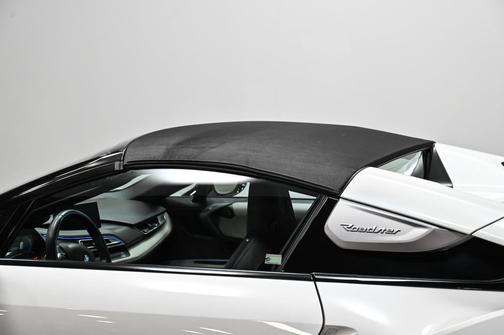 2019 BMW i8 2D Convertible