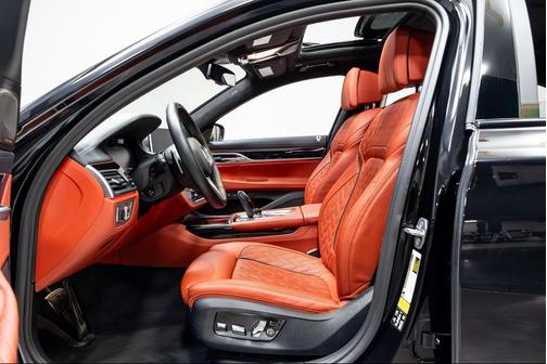 Black Sapphire Metallic 2022 BMW M760 xDrive