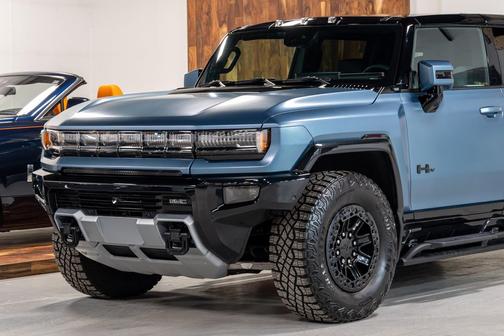 Neptune Blue Matte 2024 GMC HUMMER EV SUV 3X