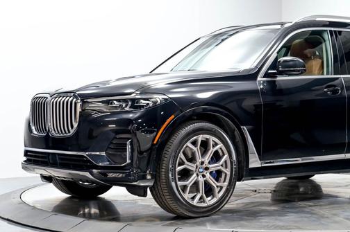 Black Sapphire Metallic 2022 BMW X7 xDrive40i