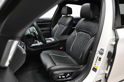 2021 BMW 750 i xDrive