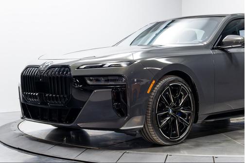 Dravit Grey Metallic 2023 BMW 760 i xDrive