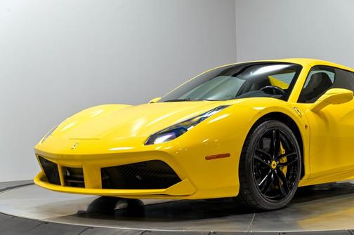 Giallo Modena 2017 Ferrari 488 Spider Base