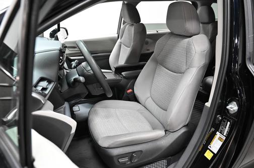 2022 Toyota Sienna LE