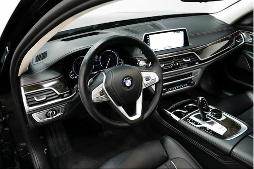 2016 BMW 750 i xDrive