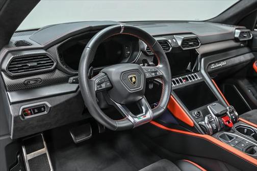 2021 Lamborghini Urus Graphite Capsule