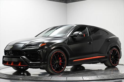 2021 Lamborghini Urus Graphite Capsule