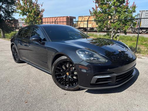 Black metallic 2018 Porsche Panamera Panamera 4S Sport Turismo
