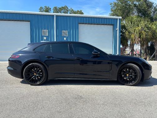 Black metallic 2018 Porsche Panamera Panamera 4S Sport Turismo