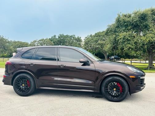 2017 Porsche Cayenne GTS