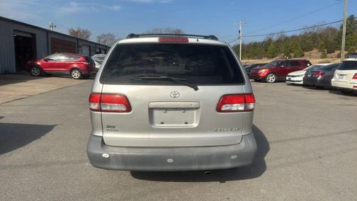 2002 Toyota Sienna LE